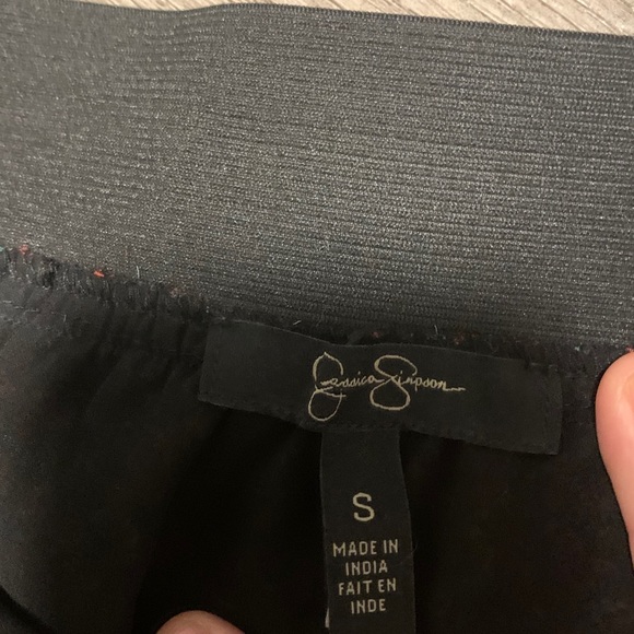 2/$50 ❤️ Jessica Simpson Floral Short Skirt - Picture 2 of 3